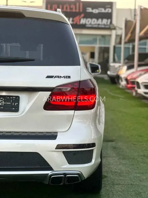 Mercedes Benz GL Class 2016 for Sale in Sharjah Image-2