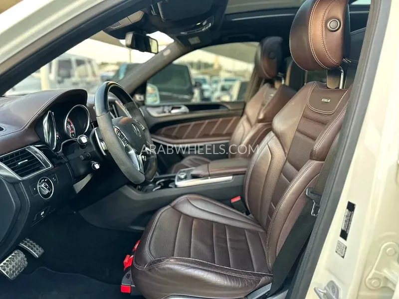 Mercedes Benz GL Class 2016 for Sale in Sharjah Image-3