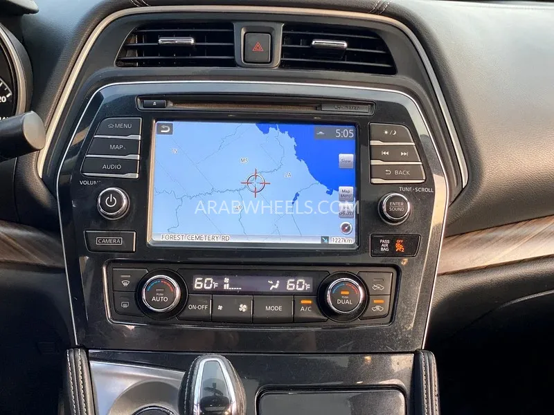 Nissan Maxima 2017 for Sale in Sharjah Image-4