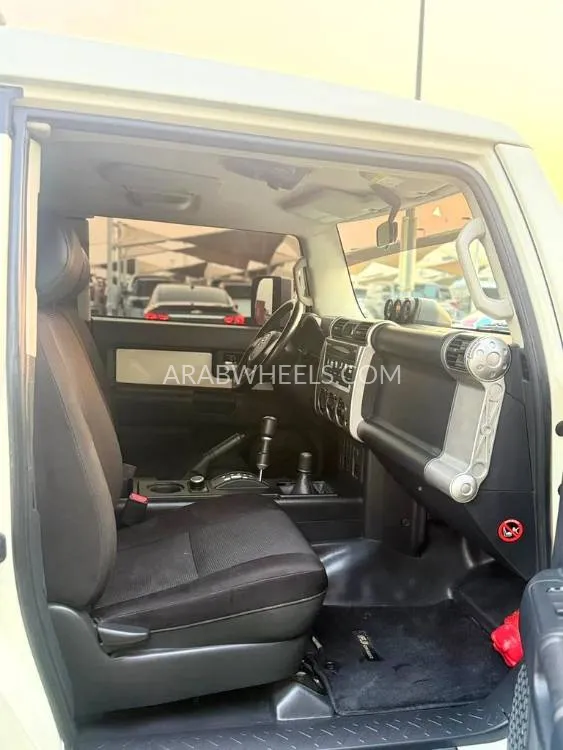 Toyota FJ Cruiser 2023 for Sale in Sharjah Image-9