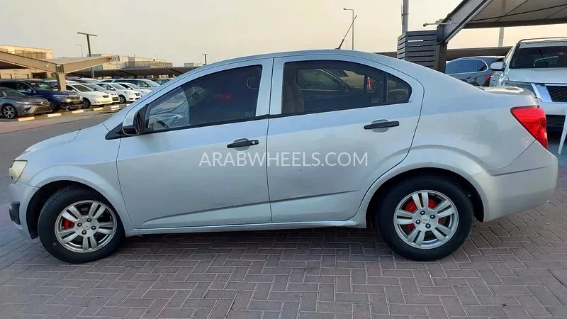 Chevrolet Sonic 2014 for Sale in Sharjah Image-11