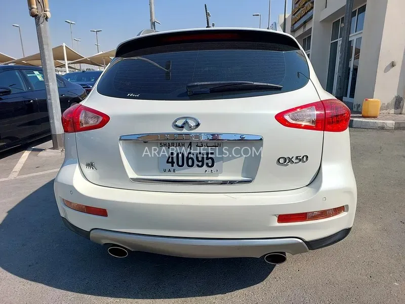 Infiniti QX50 2017 for Sale in Sharjah Image-7