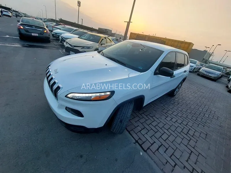 جيب شيروكي 2017 for Sale in الشارقة Image-13