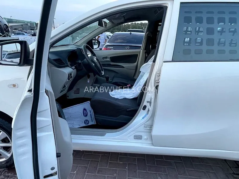 Toyota Avanza 2020 for Sale in Sharjah Image-9
