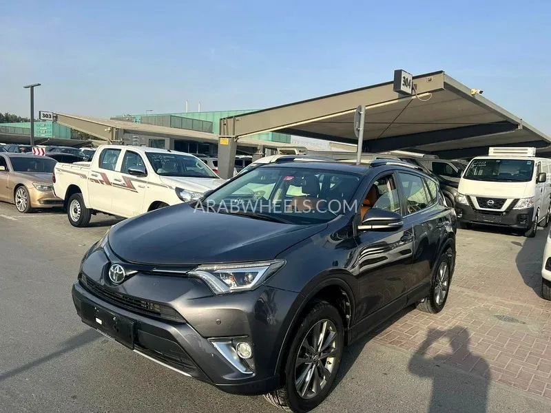Toyota Rav4 2018 for Sale in Sharjah Image-3