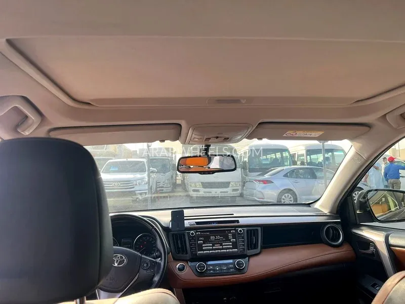 Toyota Rav4 2018 for Sale in Sharjah Image-15