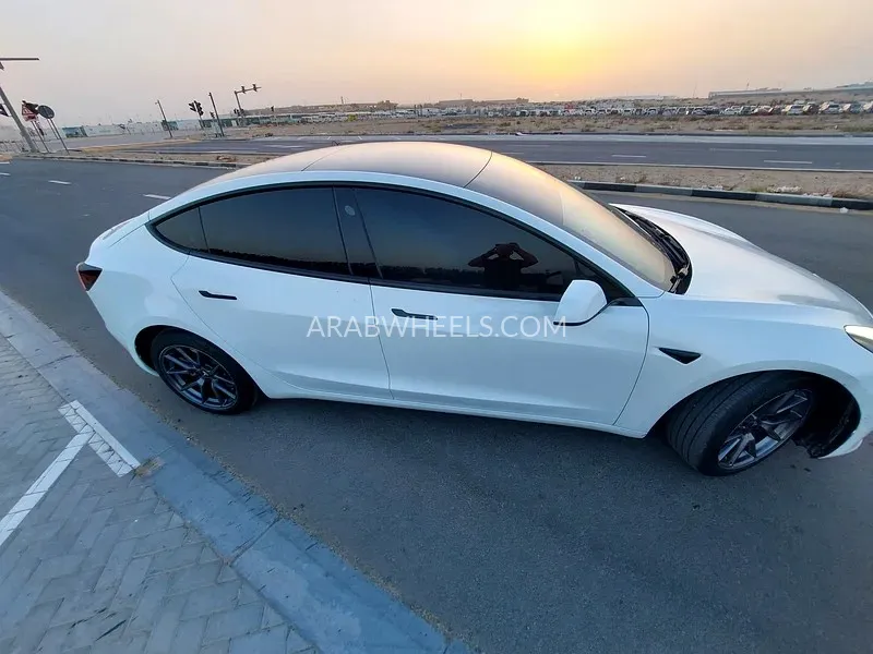 Tesla Model 3 2021 for Sale in Sharjah Image-4