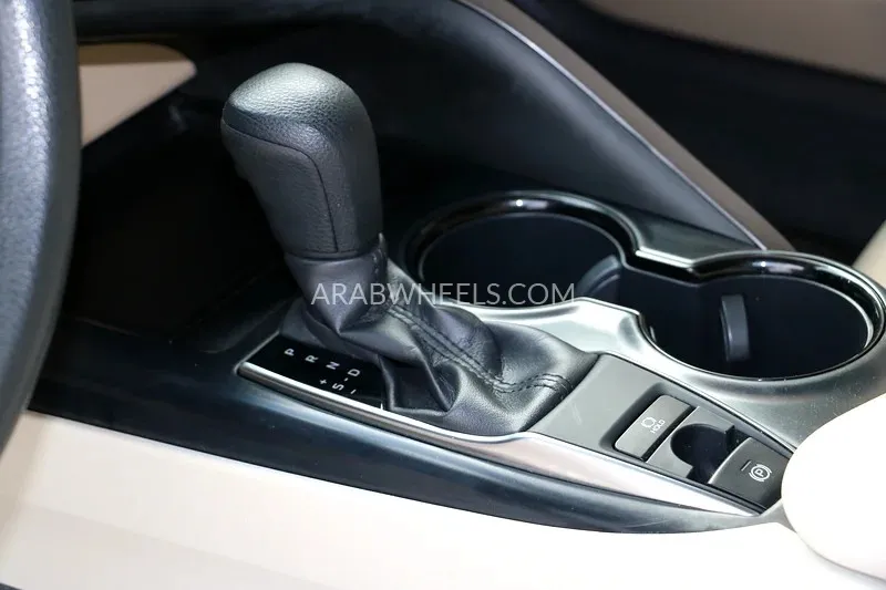 تويوتا كامري 2019 for Sale in أبو ظبي Image-16