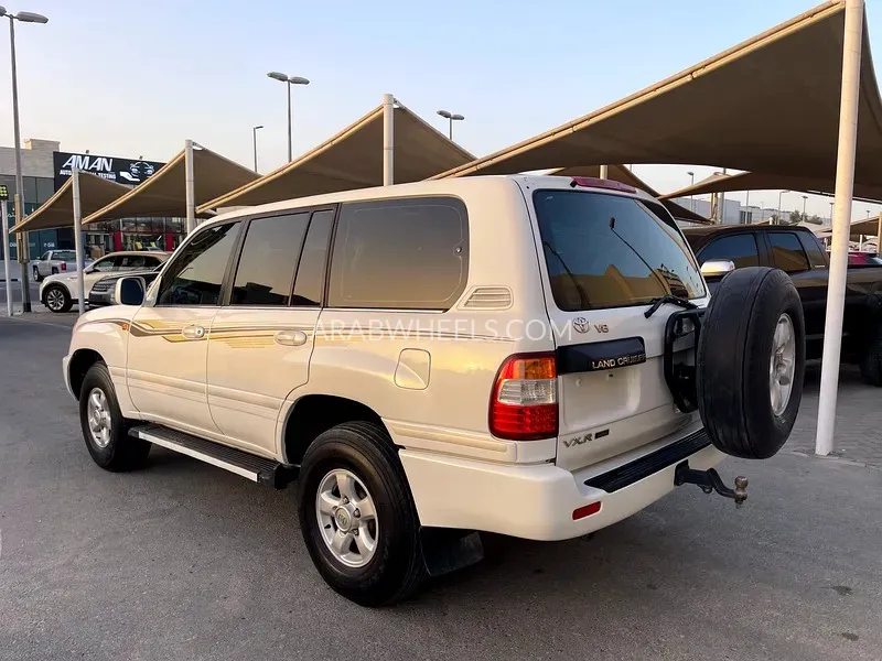 Toyota Land Cruiser 2005 for Sale in Sharjah Image-3