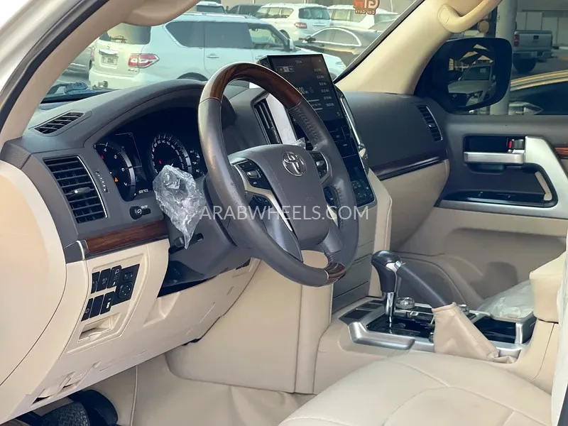 Toyota Land Cruiser 2018 for Sale in Sharjah Image-13