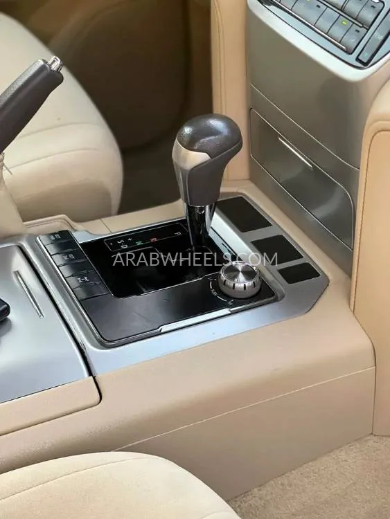 Toyota Land Cruiser 2016 for Sale in Sharjah Image-12