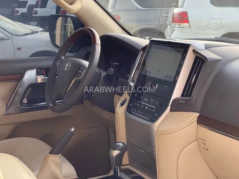 Toyota Land Cruiser 2017 for Sale in Sharjah Image-14