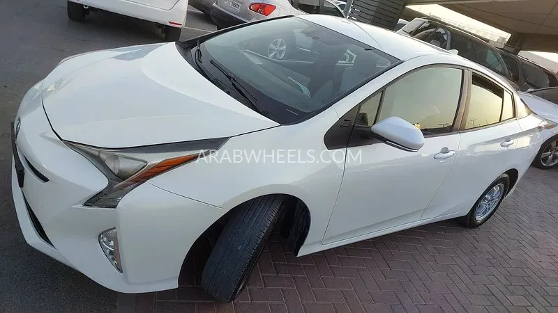 تويوتا بريوس 2018 for Sale in الشارقة Image-14