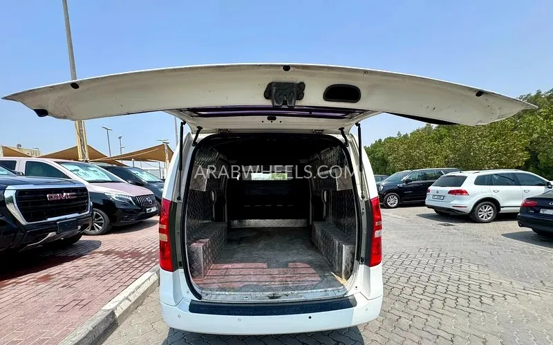 هيونداي H1 2016 for Sale in الشارقة Image-9