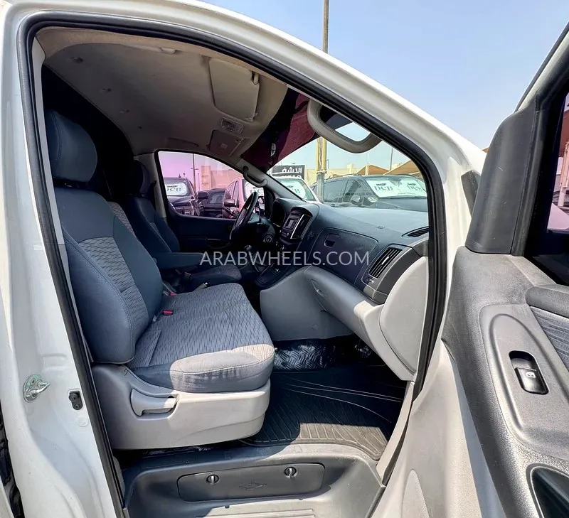 هيونداي H1 2016 for Sale in الشارقة Image-14