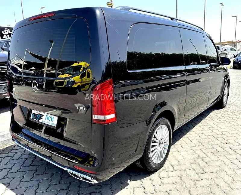 Mercedes Benz V Class 2019 for Sale in Sharjah Image-7