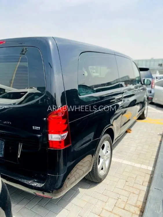 Mercedes Benz Vito 2018 for Sale in Sharjah Image-2