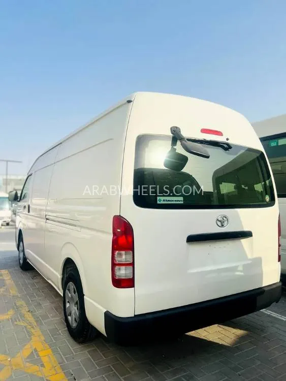 Toyota Hiace 2021 for Sale in Sharjah Image-1