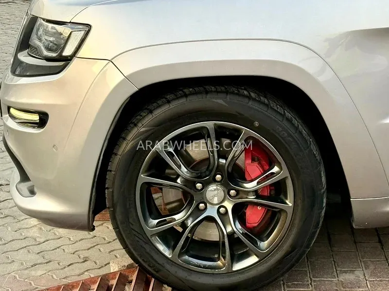 Jeep Grand Cherokee 2015 for Sale in Sharjah Image-8