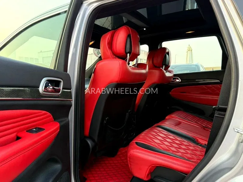 Jeep Grand Cherokee 2015 for Sale in Sharjah Image-12