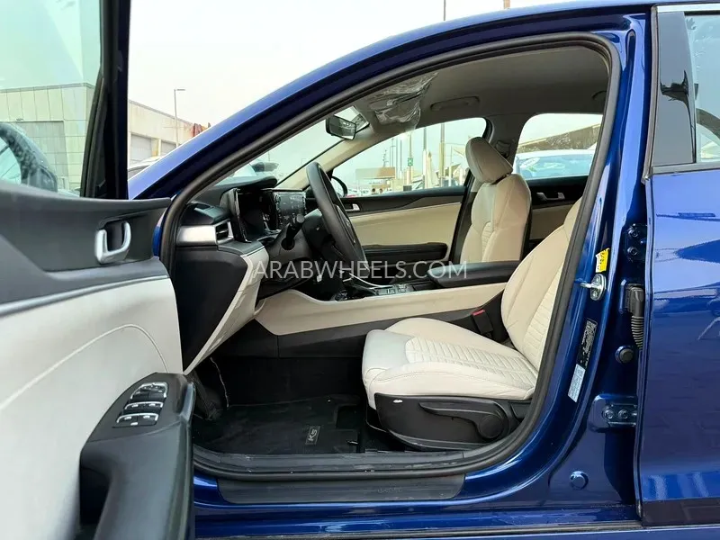 Kia K5 2023 for Sale in Sharjah Image-8