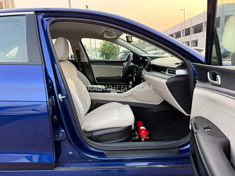 Kia K5 2023 for Sale in Sharjah Image-10