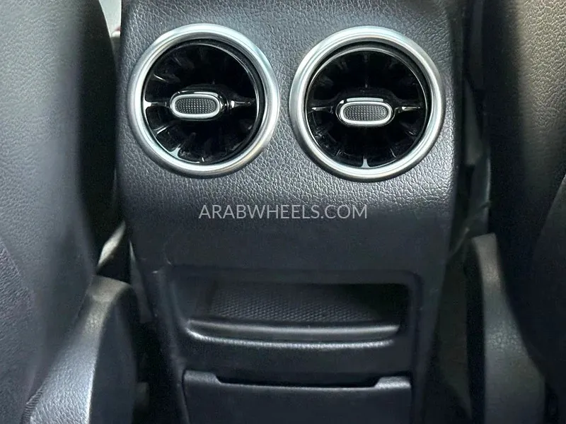 Mercedes Benz GLB 2020 for Sale in Sharjah Image-17