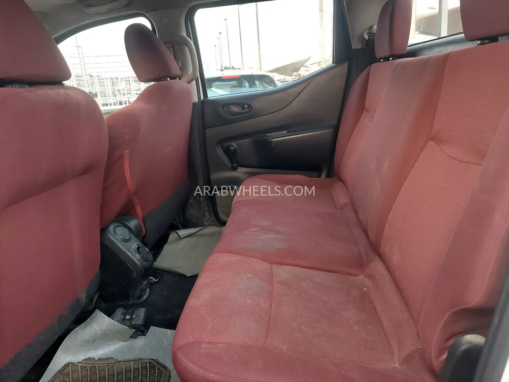 Nissan Navara 2016 for Sale in Sharjah Image-8