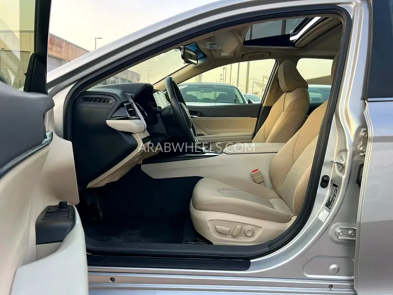Toyota Camry 2023 for Sale in Sharjah Image-9