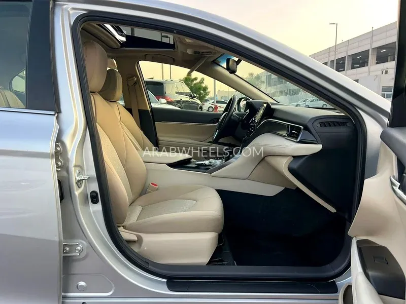 Toyota Camry 2023 for Sale in Sharjah Image-11