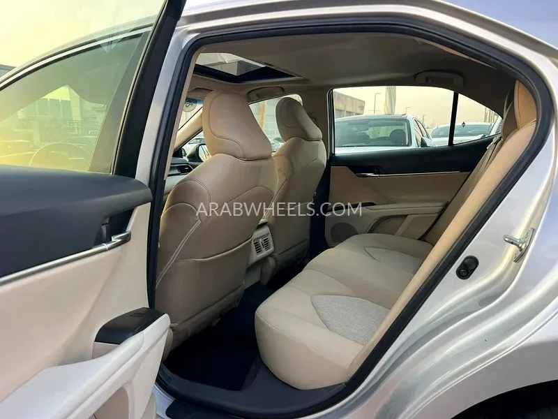 Toyota Camry 2023 for Sale in Sharjah Image-13