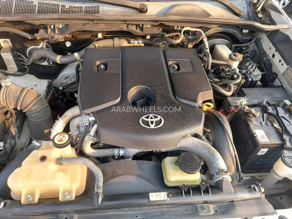Toyota Hilux 2017 for Sale in Sharjah Image-10