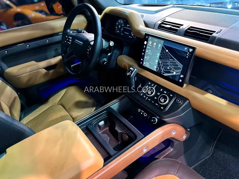 لاند روفر ديفندر 2024 for Sale in دبي Image-4