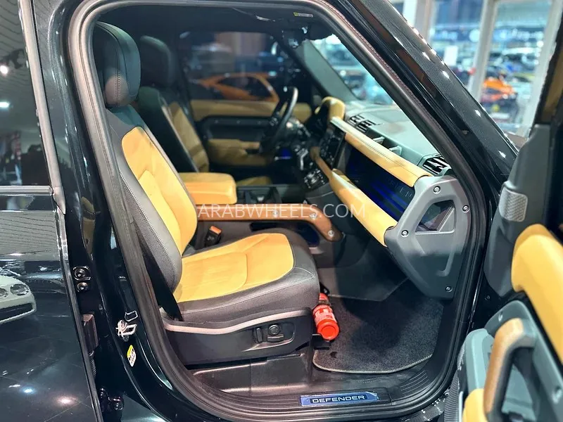 لاند روفر ديفندر 2024 for Sale in دبي Image-6
