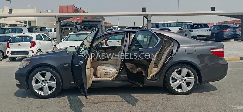 لكزس LS 2008 for Sale in الشارقة Image-12