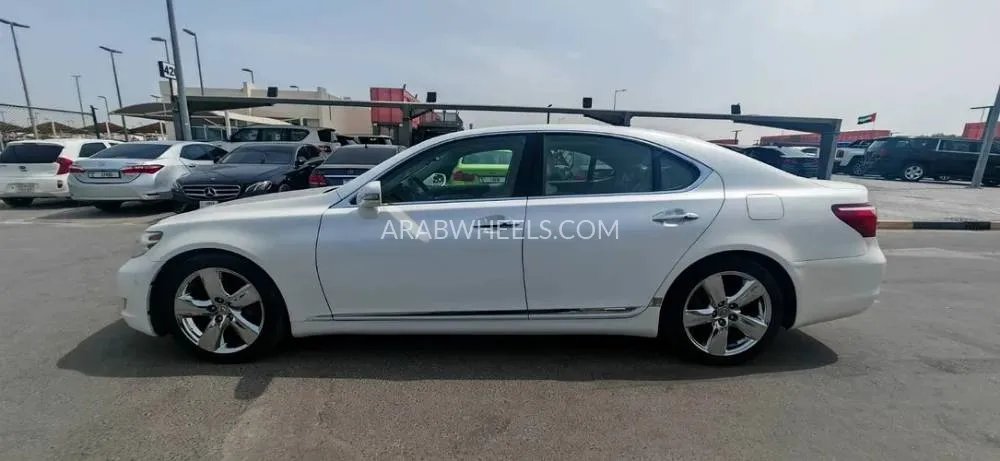 Lexus LS 2010 for Sale in Sharjah Image-4
