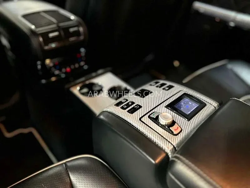 مايباخ 57 2012 for Sale in دبي Image-9