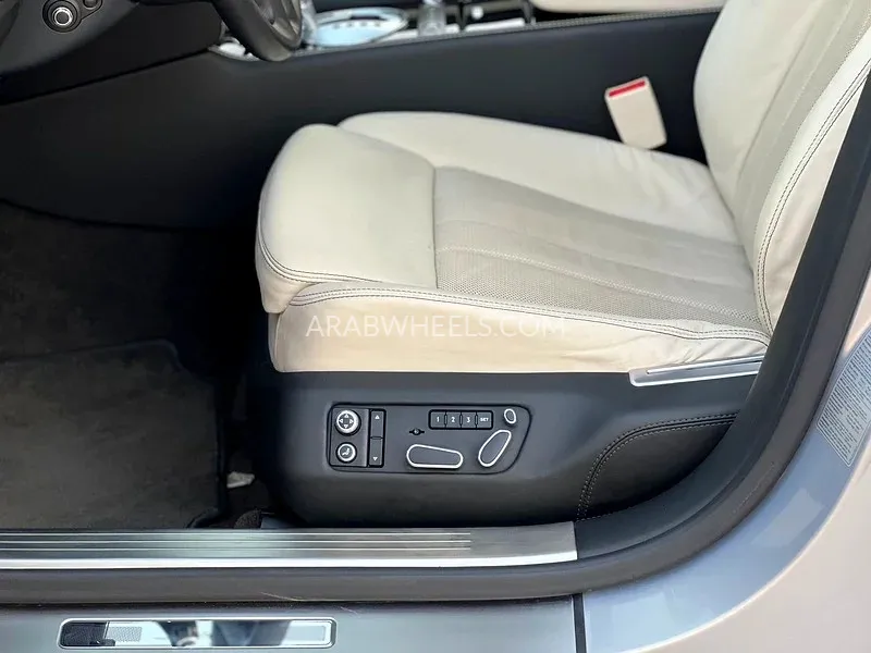 Bentley Flying Spur 2013 for Sale in Sharjah Image-16