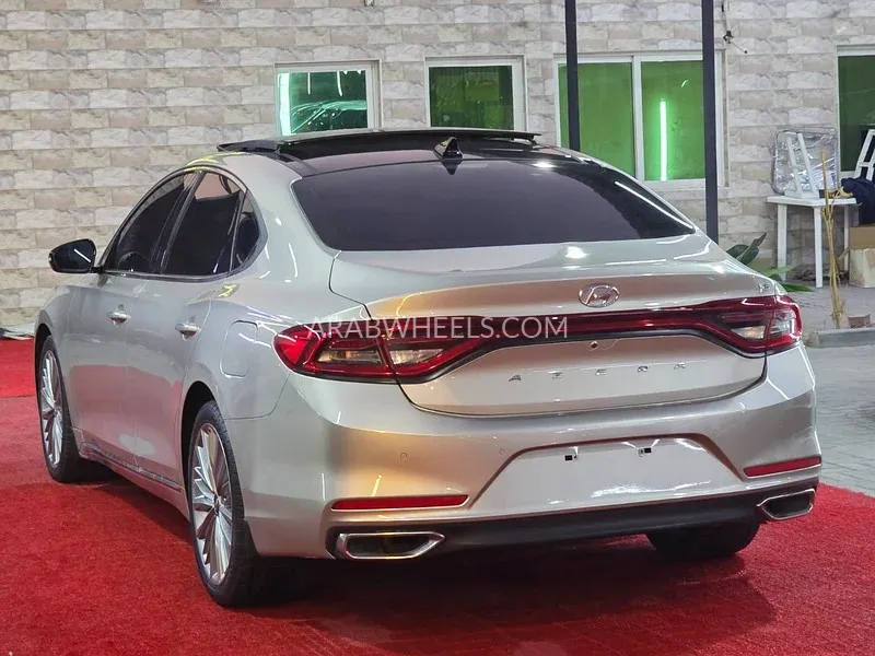 Hyundai Azera 2018 for Sale in Ajman Image-9