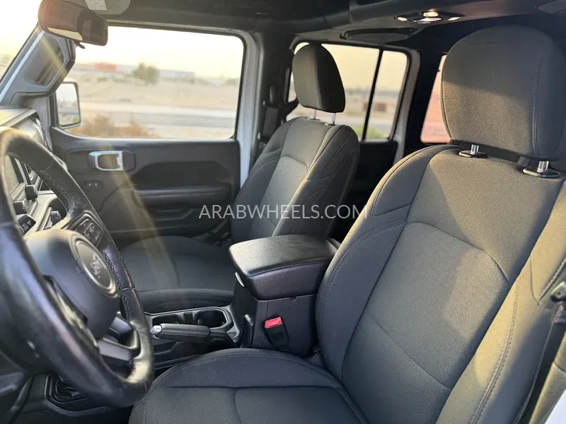 Jeep Wrangler 2019 for Sale in Sharjah Image-8