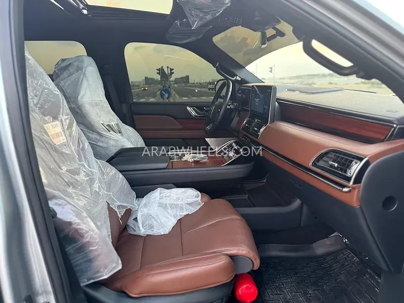 Lincoln Navigator 2024 for Sale in Sharjah Image-11