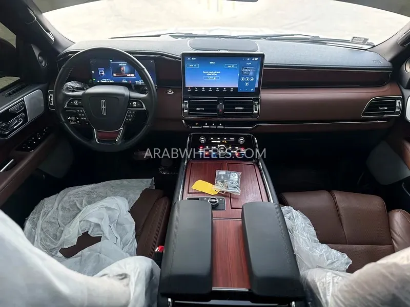 Lincoln Navigator 2024 for Sale in Sharjah Image-13