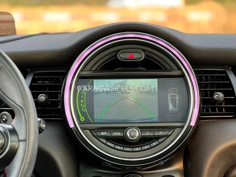 Mini Cooper 2018 for Sale in Sharjah Image-12