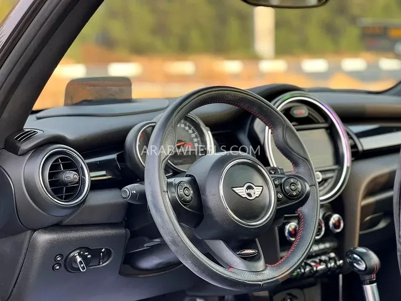 Mini Cooper 2018 for Sale in Sharjah Image-16