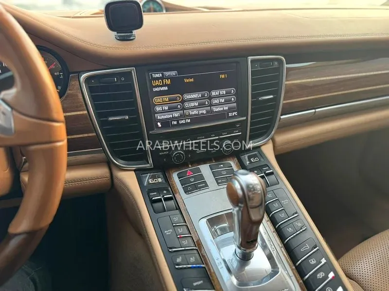 Porsche Panamera 2010 for Sale in Sharjah Image-10