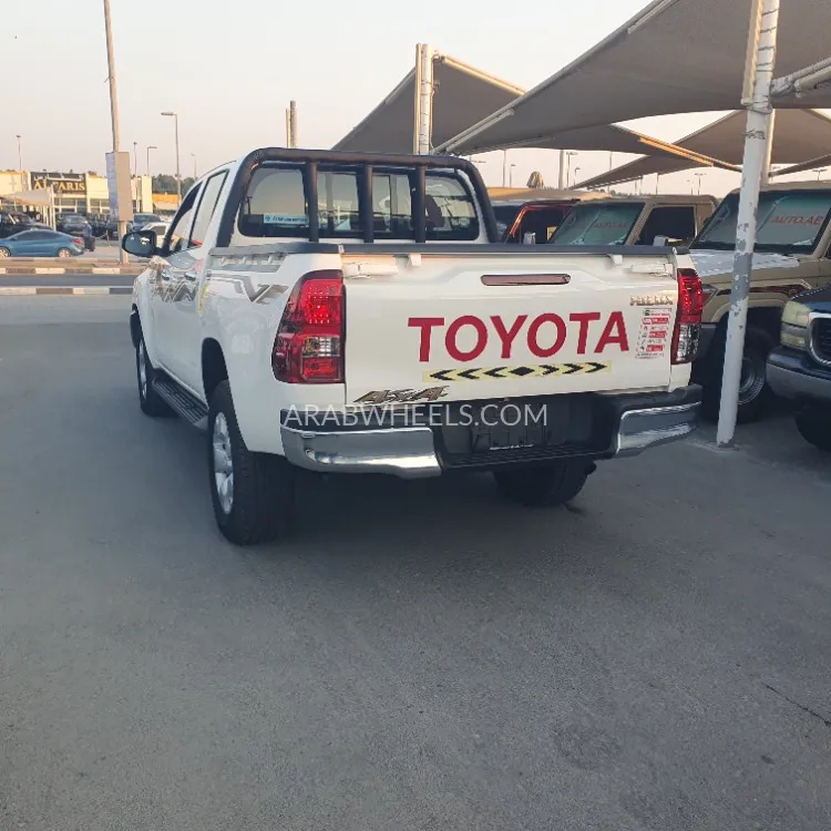 Toyota Hilux 2024 for Sale in Sharjah Image-5