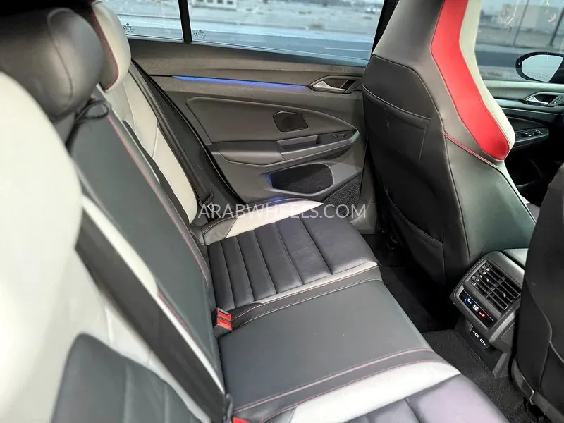  فولكس واجن جولف جي تي آي 2023 for Sale in الشارقة Image-11