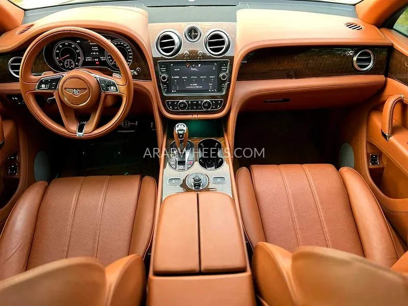 بينتلي بينتايجا 2018 for Sale in الشارقة Image-13