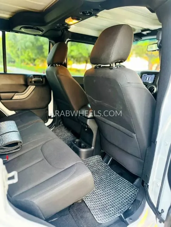 Jeep Wrangler 2016 for Sale in Sharjah Image-12