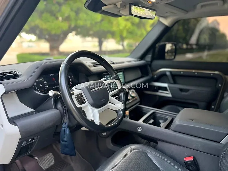 Land Rover Defender 2021 for Sale in Sharjah Image-19